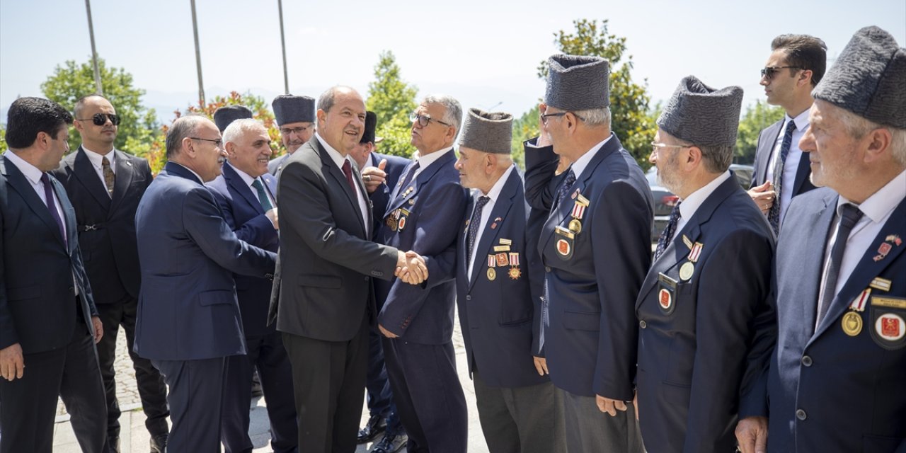 KKTC Cumhurbaşkanı Tatar, Sakarya'da öğrencilerle buluştu: