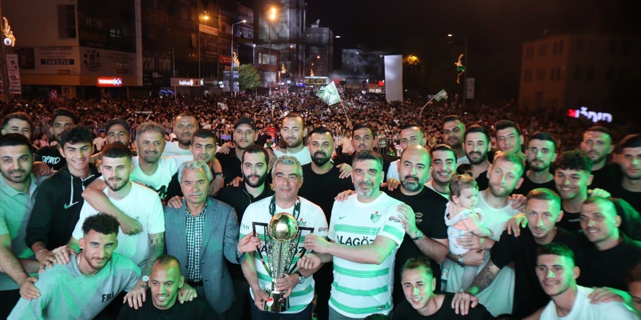 Iğdır FK'nin 1. Lig'e yükselmesi, kentte düzenlenen etkinlikle kutlandı