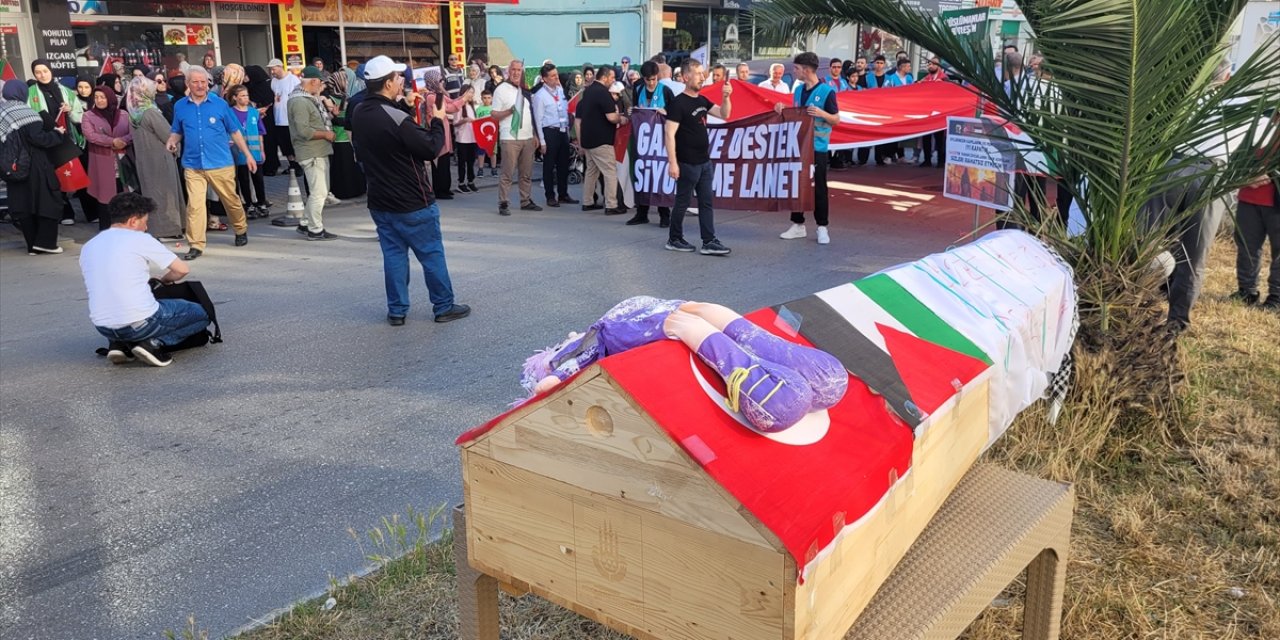 Tekkeköylüler, İsrail'in Filistin'e saldırılarını "tabutlu yürüyüş" ile protesto etti