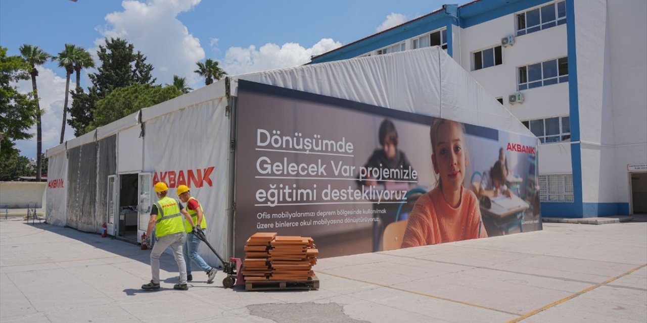 Akbanklıların ofis eşyaları okul mobilyalarına dönüşüyor