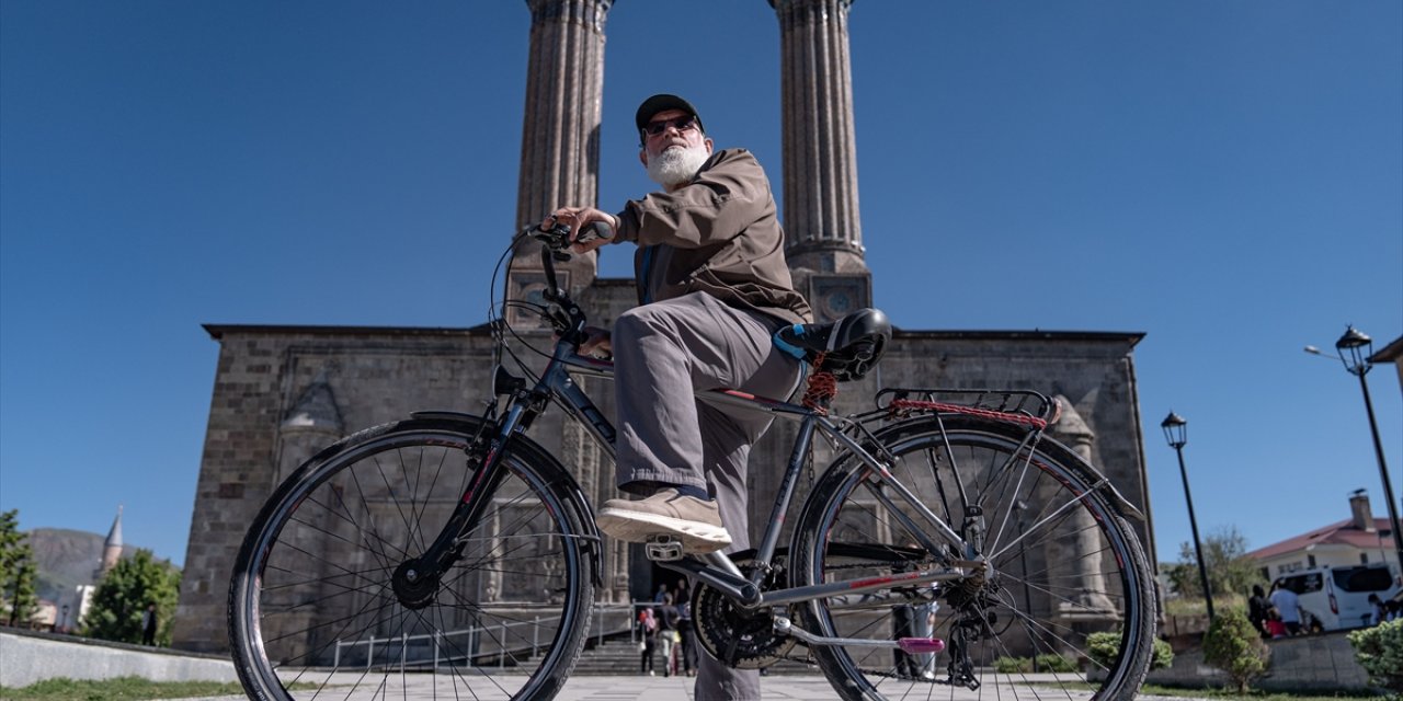 İlhami dede sağlıklı yaşam için günde yaklaşık 20 kilometre pedal çeviriyor