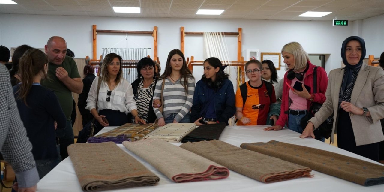 Tiflisli öğretmen ve öğrencilere "İki Şehrin Hikayesi" projesi ile Erzurum tanıtıldı