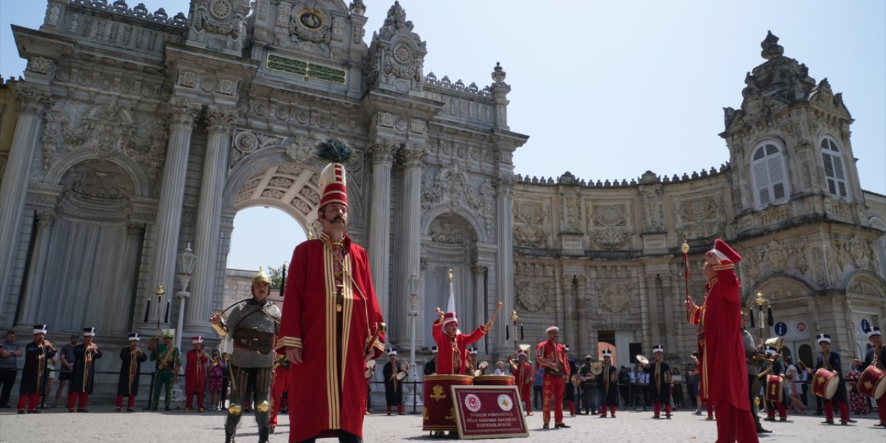 Mehteran Birliği yaz dönemi gösterileri Dolmabahçe Sarayı'nda başladı