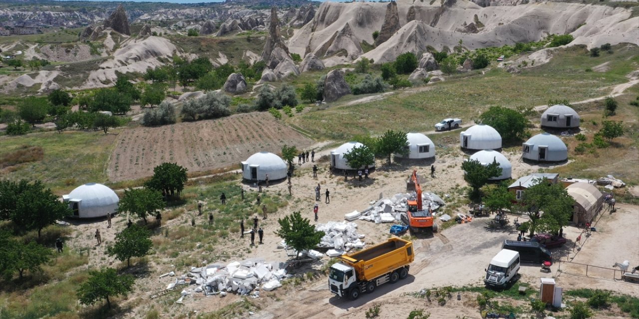 Kapadokya'da kaçak inşa edilen konaklama tesisi yıkıldı