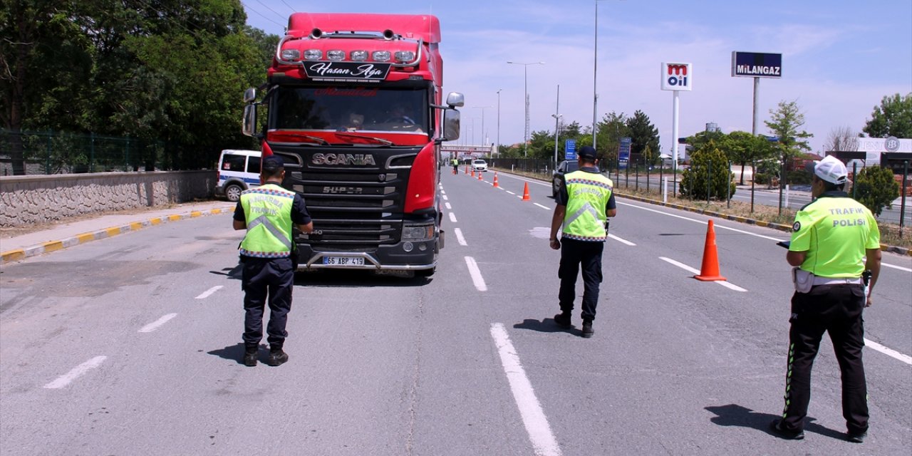 Kırıkkale'de kurbanlık taşıyan araçlar denetlendi