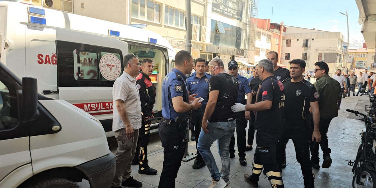 Erzincan'da işletme sahipleri arasında çıkan kavgada 4 kişi yaralandı