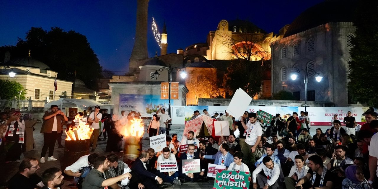 Ayasofya Meydanı'nda İsrail'in saldırılarına karşı "Say Stop" eylemi yapıldı