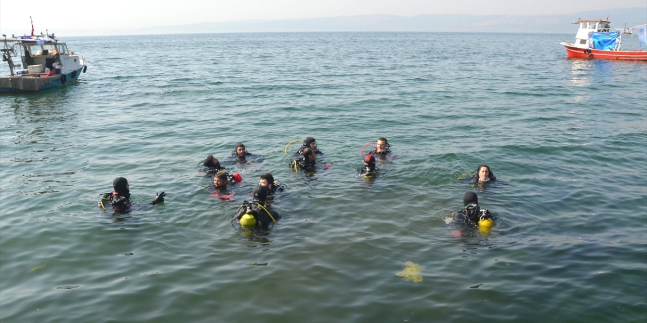 İzmit Körfezi'nde deniz dibi temizliği yapıldı