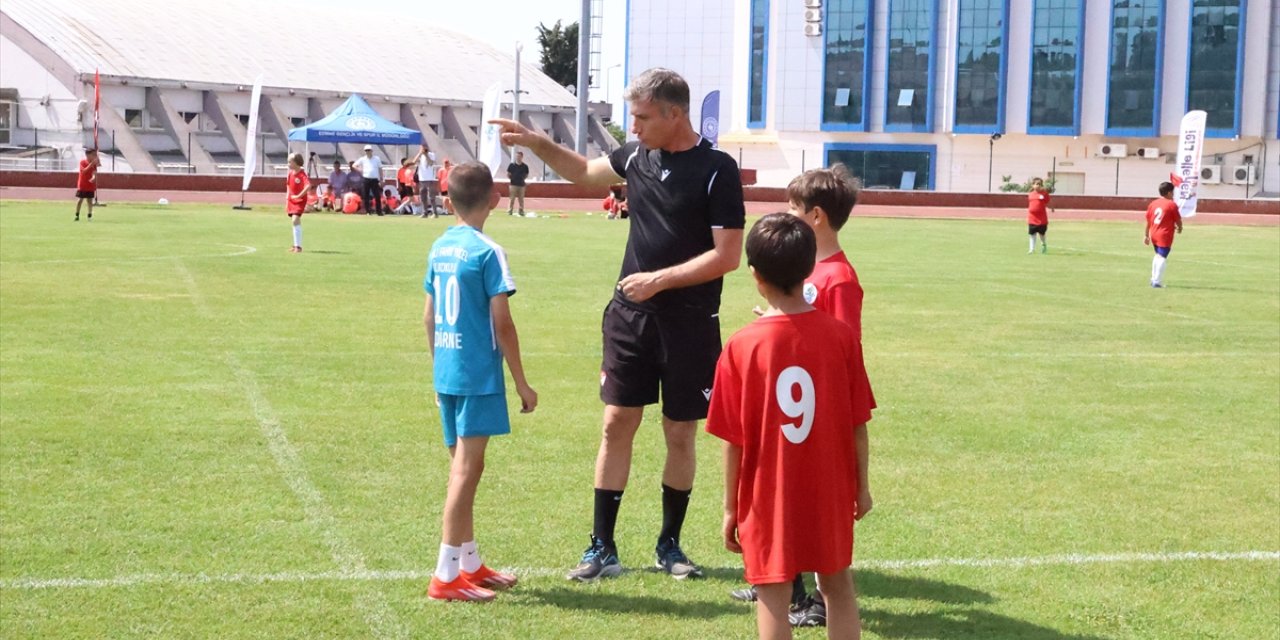 Süper Lig hakemi Özgür Yankaya, "Mahalle Ligi"nin final maçını yönetti