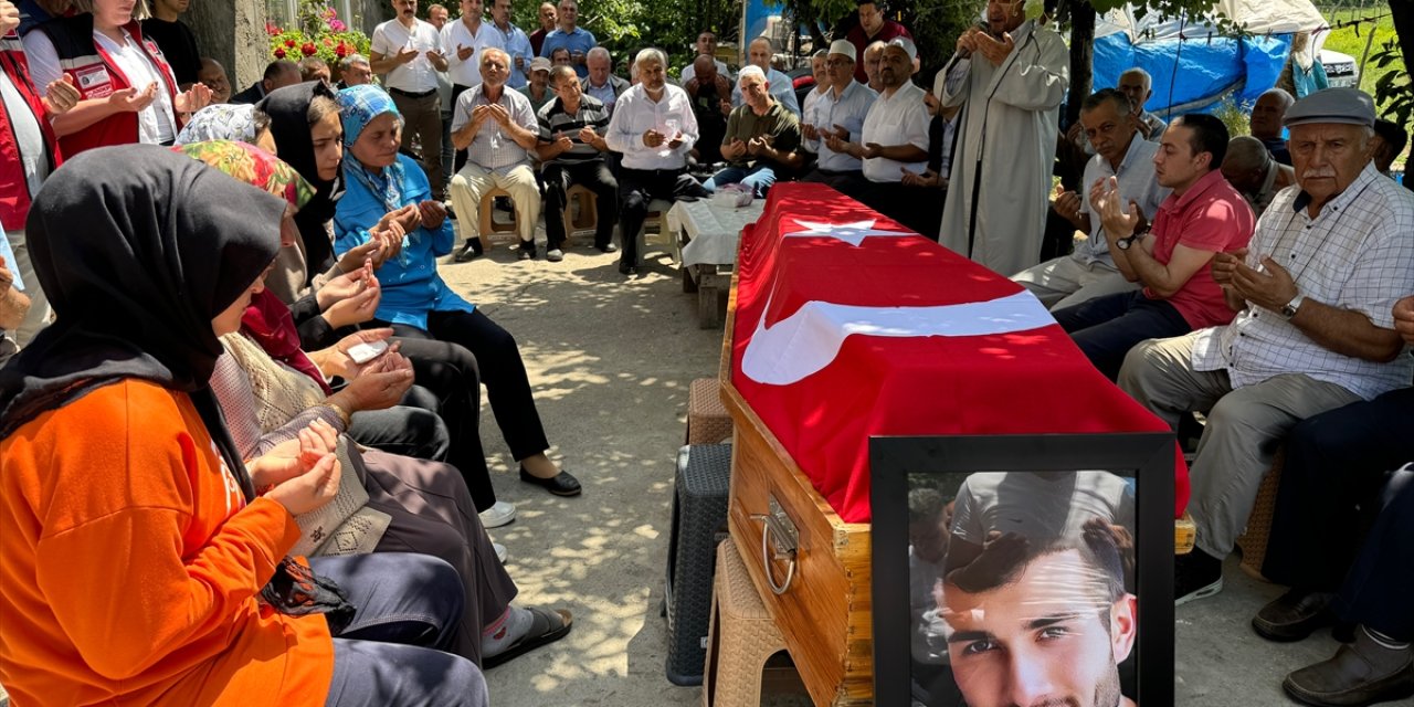 Zonguldak'ta madendeki göçükte ölen işçi Bartın'da son yolculuğuna uğurlandı