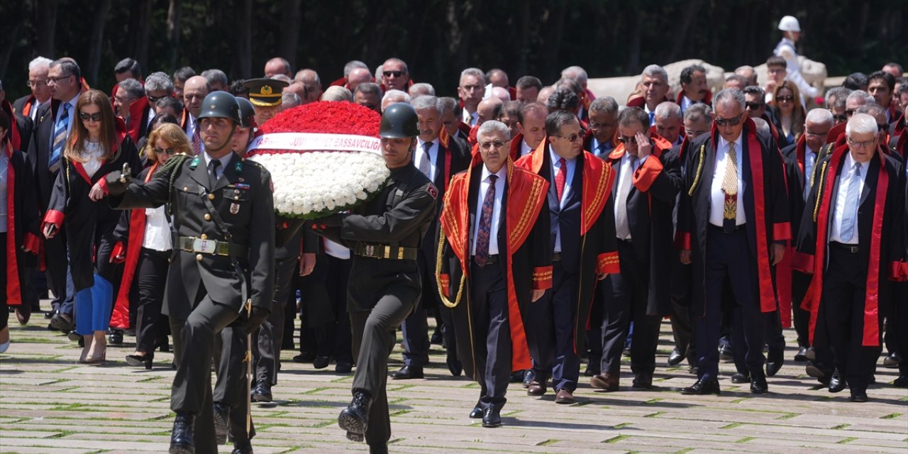 Yargıtay Cumhuriyet Başsavcısı Şentürk ve beraberindeki heyet Anıtkabir'i ziyaret etti