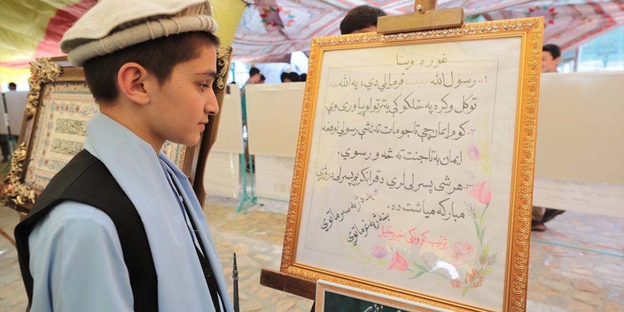 Afganistan'da, Afgan-Türk Maarif Okulunda Afgan Kültür ve Edebiyat Fuarı düzenlendi