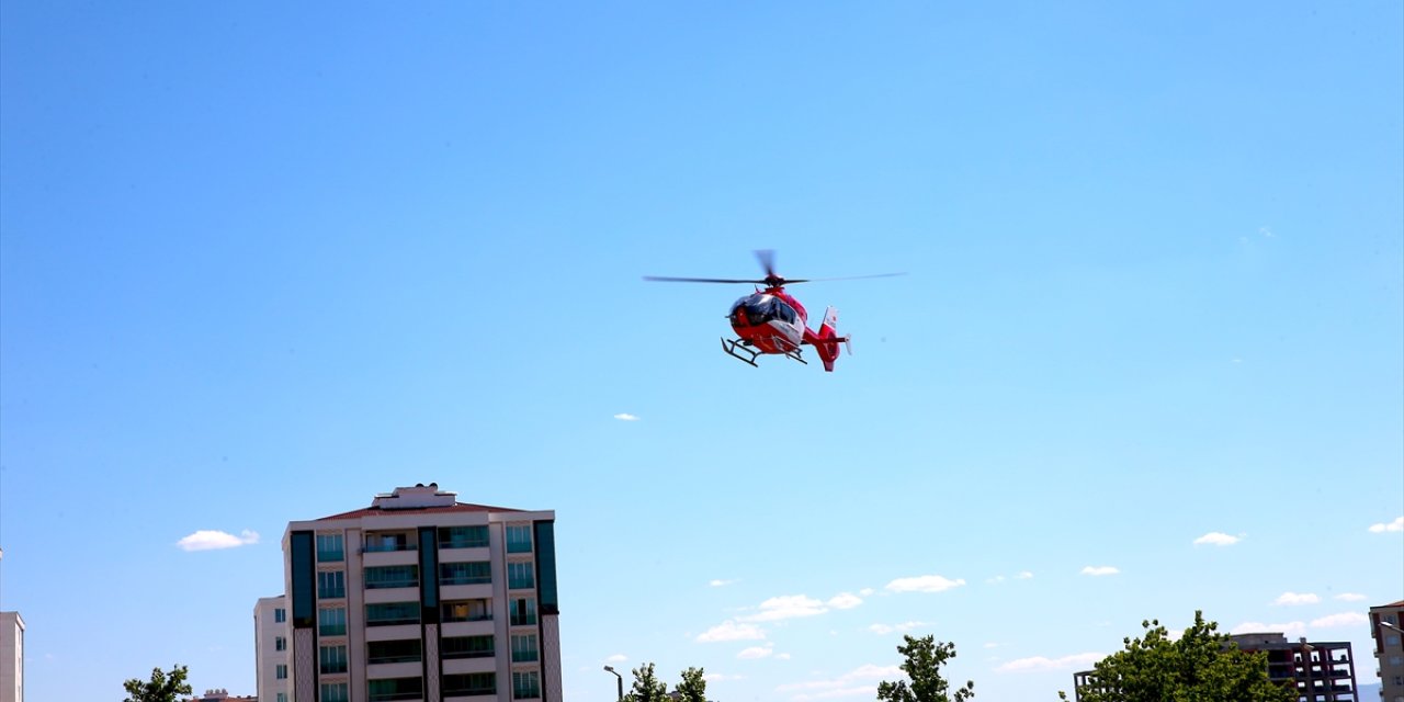 Diyarbakır'da attan düşerek yaralanan kişi ambulans helikopterle hastaneye yetiştirildi