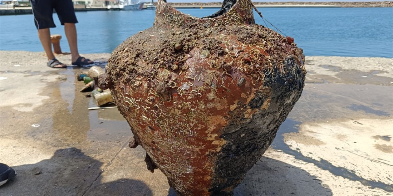 Enez Limanı'nda yapılan çevre temizliğinde amfora bulundu