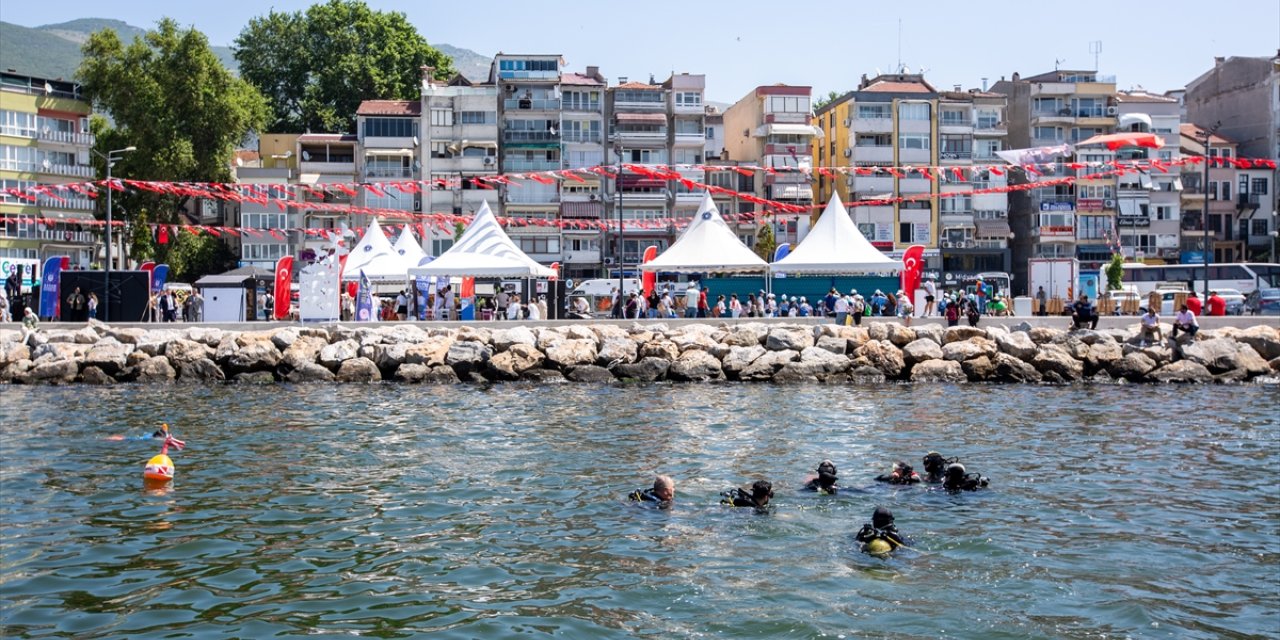 Bursa'da Çevre Haftası etkinlikleri kapsamında deniz dibi temizliği yapıldı