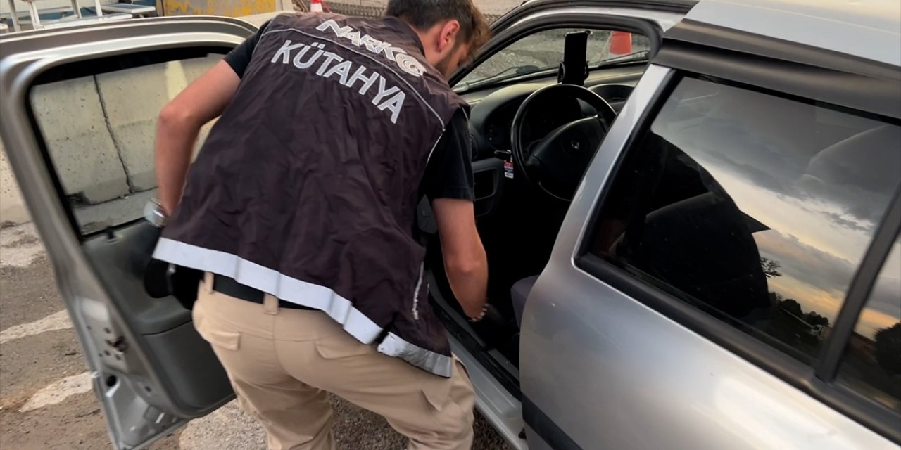 Kütahya'da otomobilinde uyuşturucu bulunan şüpheli tutuklandı