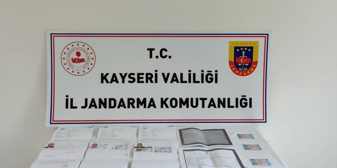 Kayseri'de sürücü adaylarının yerine başkalarını ehliyet sınavına girdiren 4 zanlı yakalandı