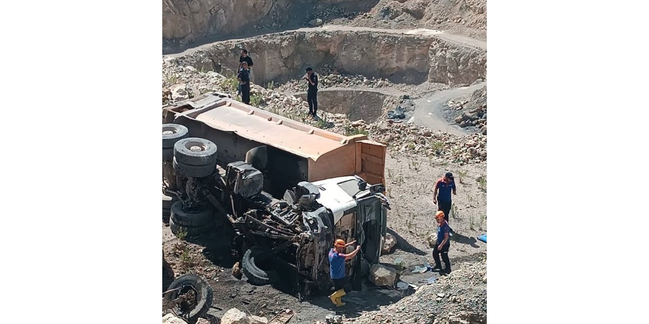 Osmaniye'de uçurumdan yuvarlanan kamyonun şoförü öldü