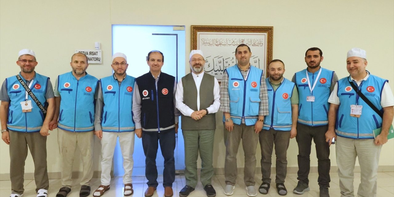 Diyanet İşleri Başkanı Erbaş, Mekke'de ekip başkanlıklarını ziyaret etti