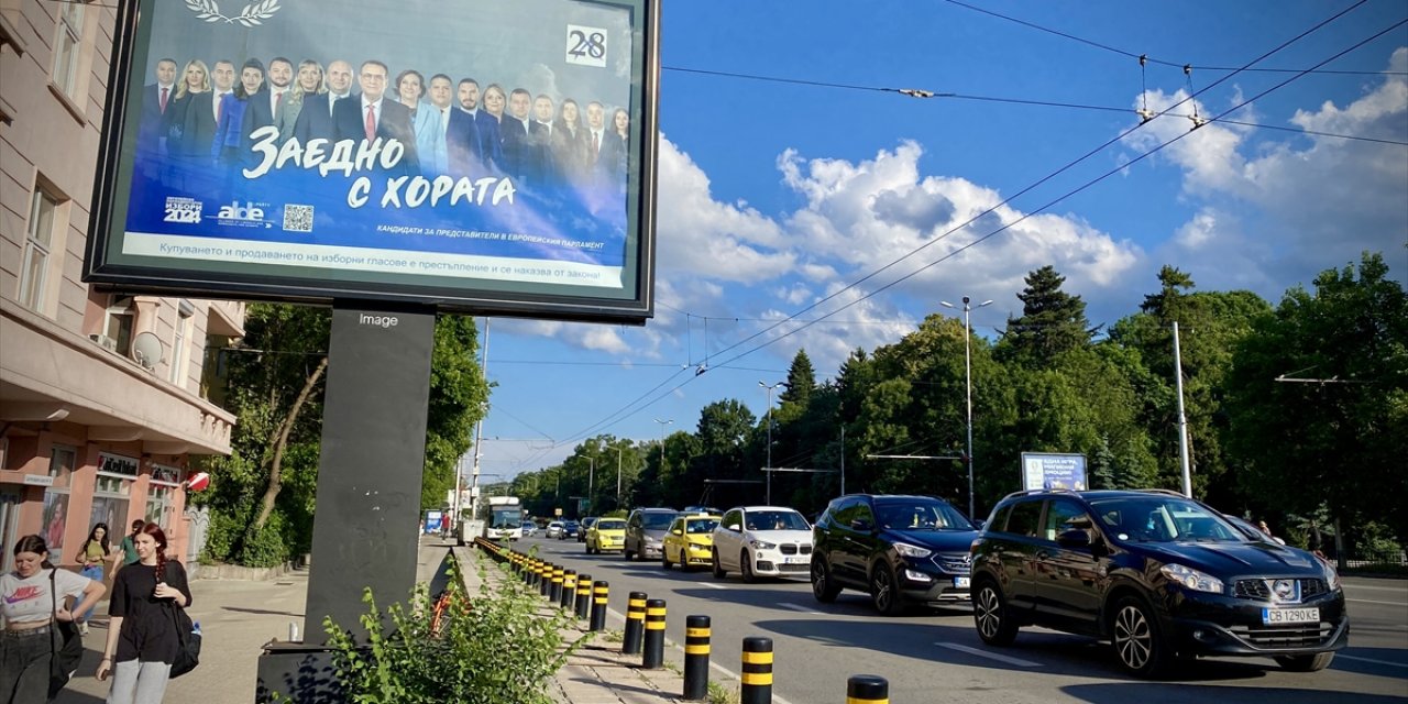 Bulgaristan'da seçmenler pazar günü sandık başına gidecek