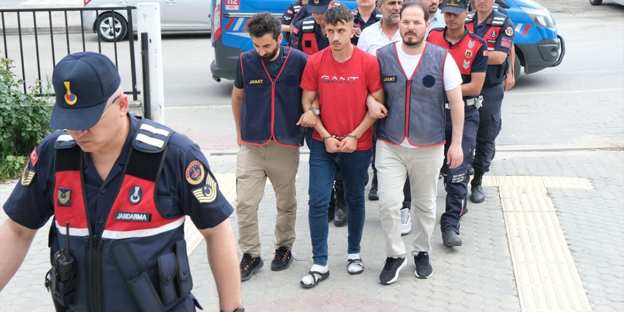 Kırklareli'nde fabrikadan kablo çaldığı iddia edilen 5 zanlıdan 3'ü tutuklandı