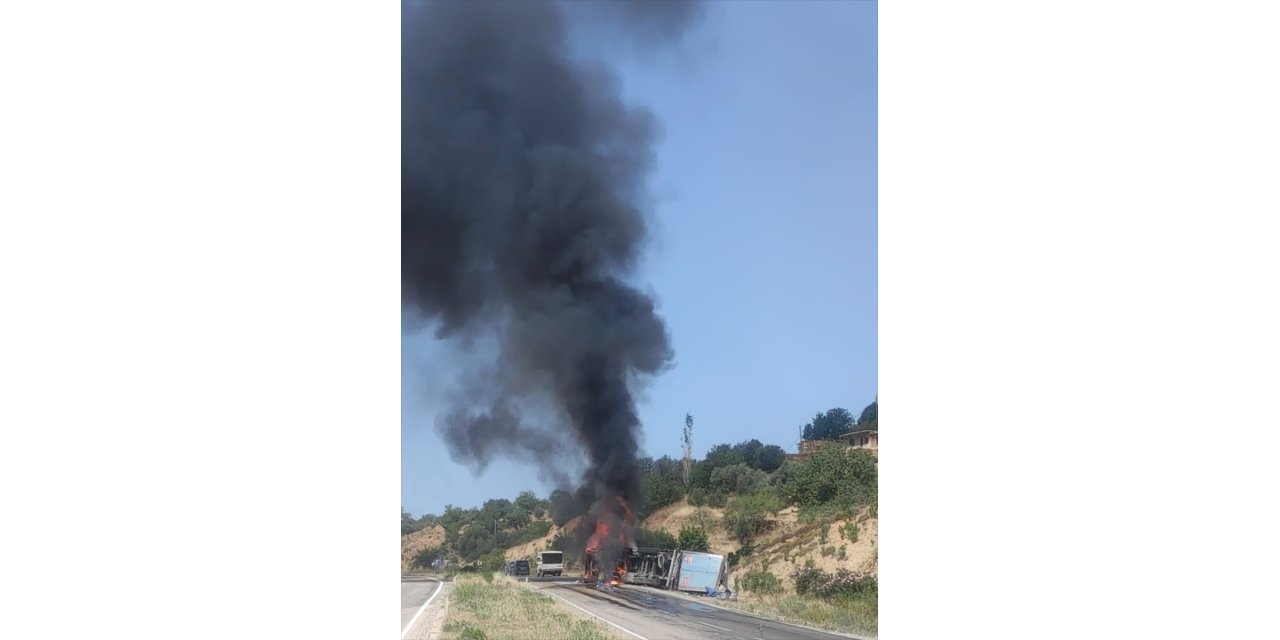 Mersin'de devrilen tırda çıkan yangın söndürüldü