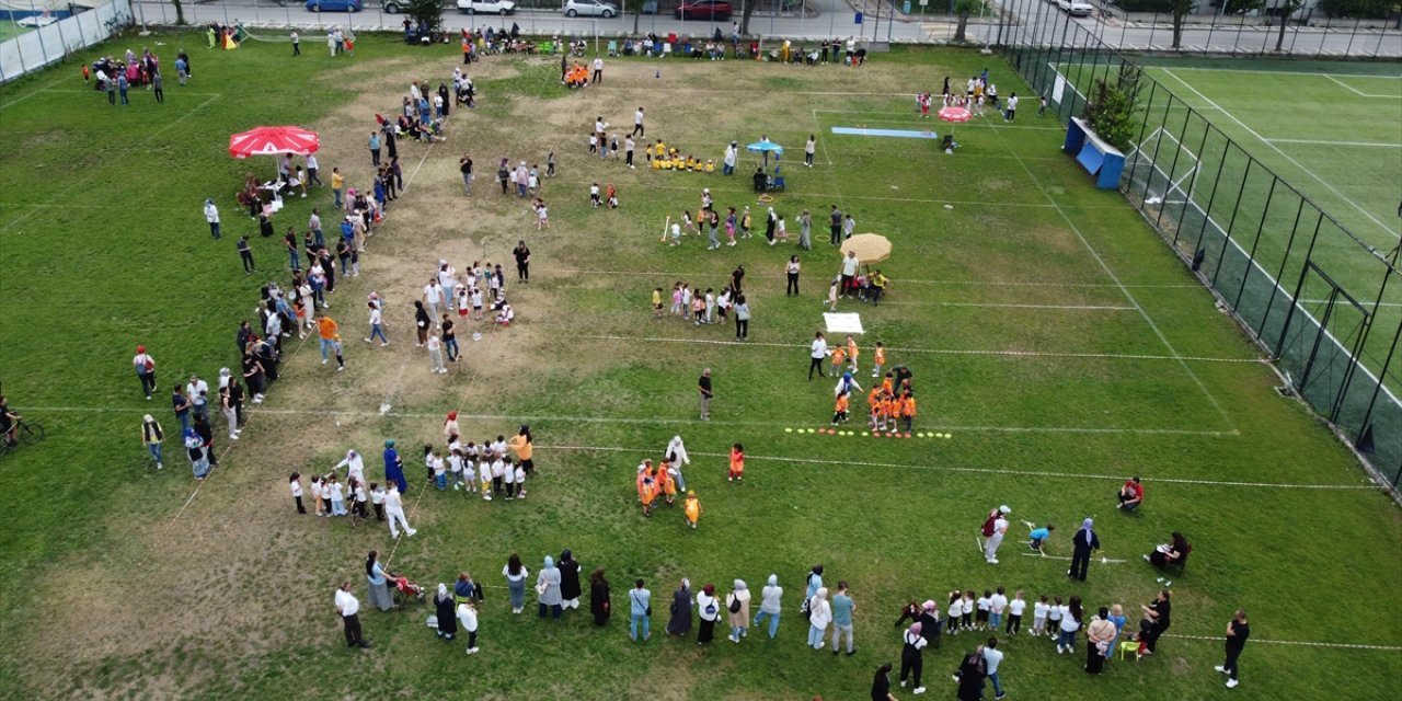 Bilecik'te öğrenciler karne haftasına "güle oynaya" giriyor