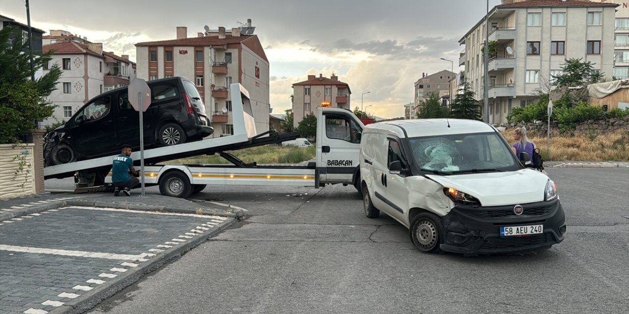 Kayseri'de trafik kazasında 1'i ağır 10 kişi yaralandı