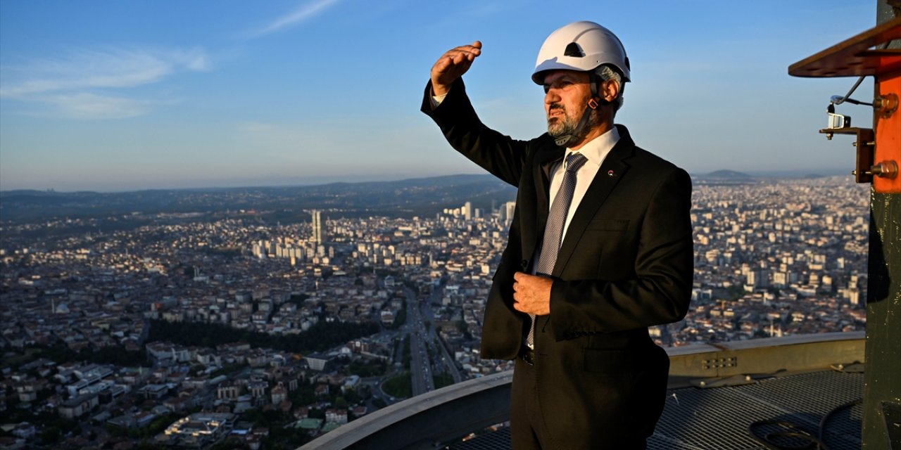 İstanbul Müftülüğü Çamlıca Kulesi'nden Ay'ı gözlemledi