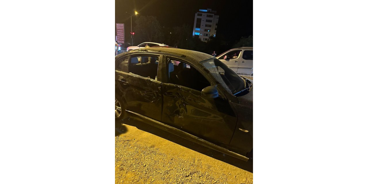 Adana'da otomobil ile motosikletin çarpıştığı kazada 3 kişi yaralandı