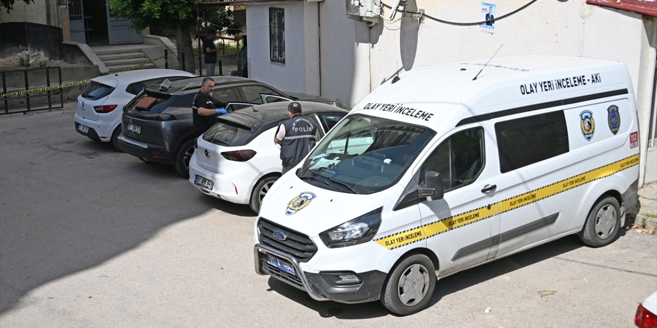 Adana'da boşandığı eşini öldüren kişi aynı silahla intihar etti