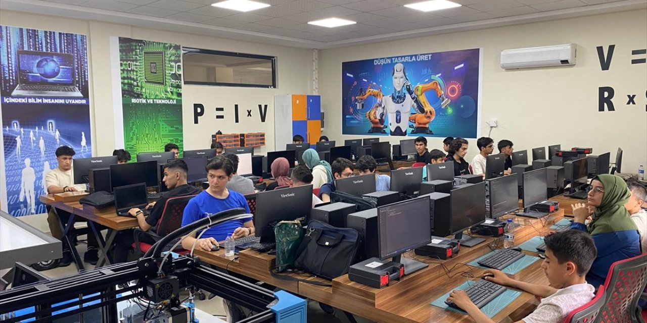 Diyarbakır'da lise öğrencileri yapay zeka eğitimiyle geleceğe hazırlanıyor