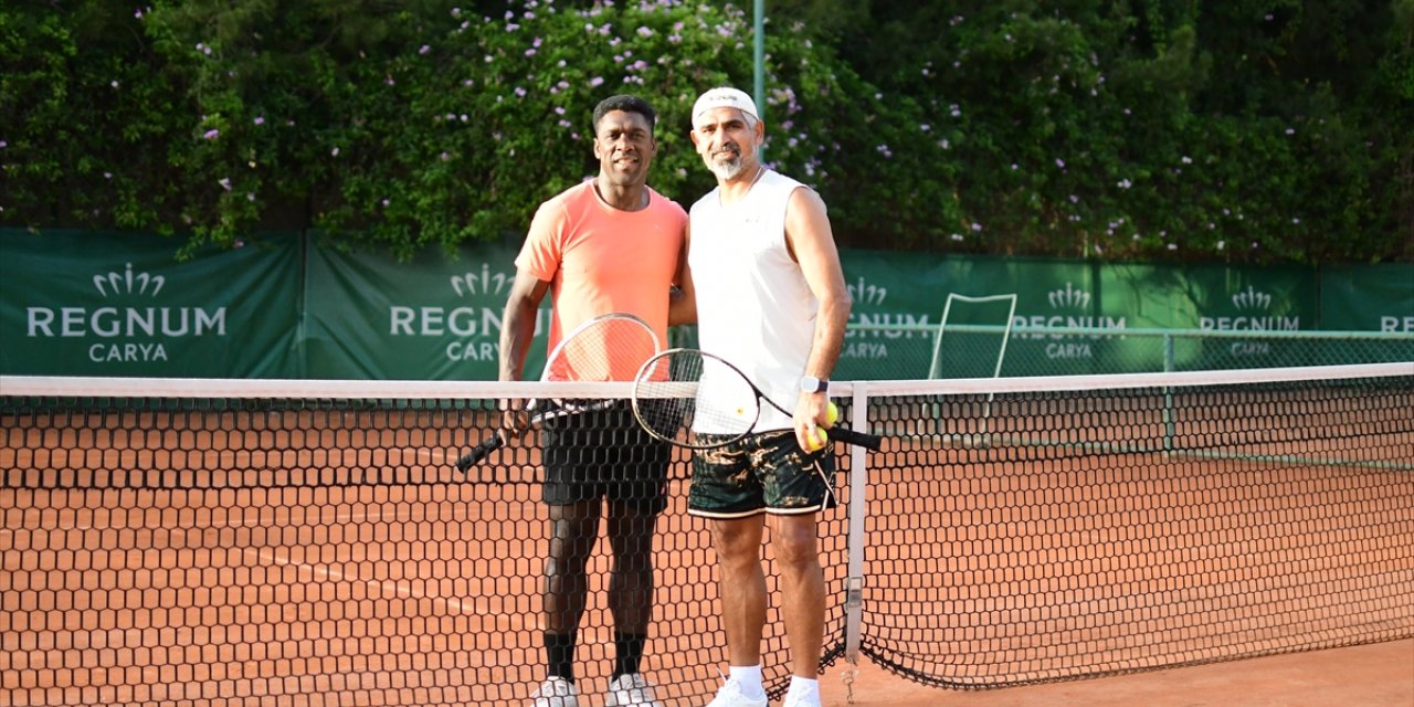 Clarence Seedorf ile İsmet Taşdemir Antalya'da tenis maçı yaptı