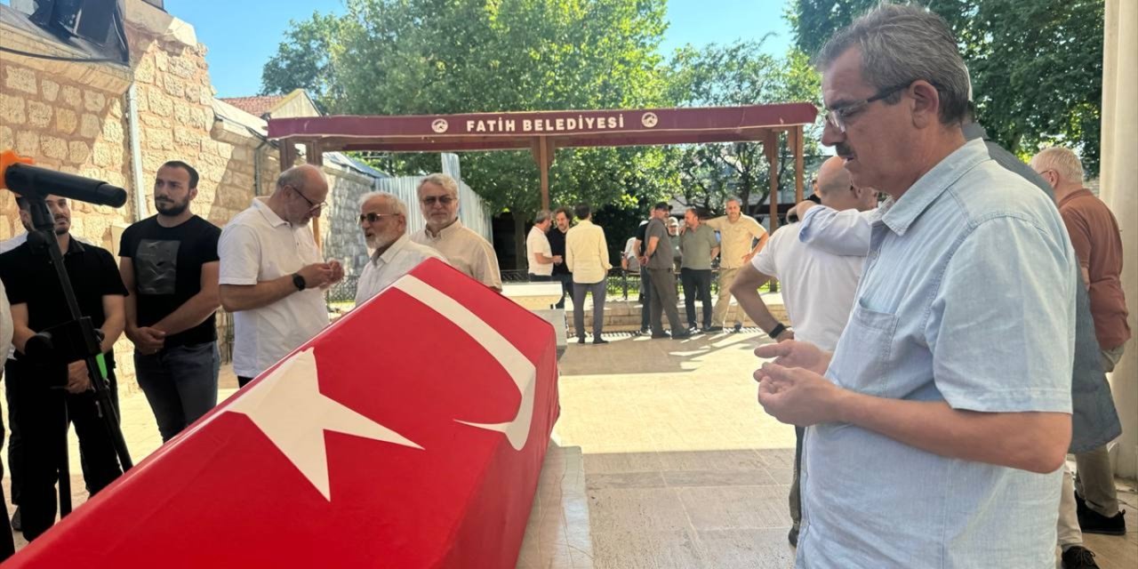 Emekli Vali Ömer Türk İstanbul'da toprağa verildi