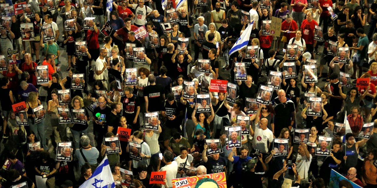 İsrailliler esir takası anlaşması ve Netanyahu'nun istifası talebiyle yine meydanlara indi