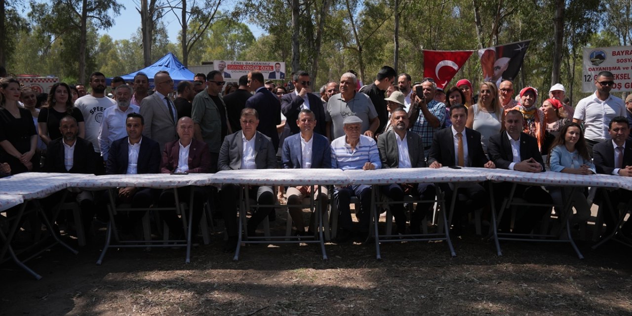 CHP Genel Başkanı Özel, İzmir'de "Keşkek Günü" etkinliğine katıldı: