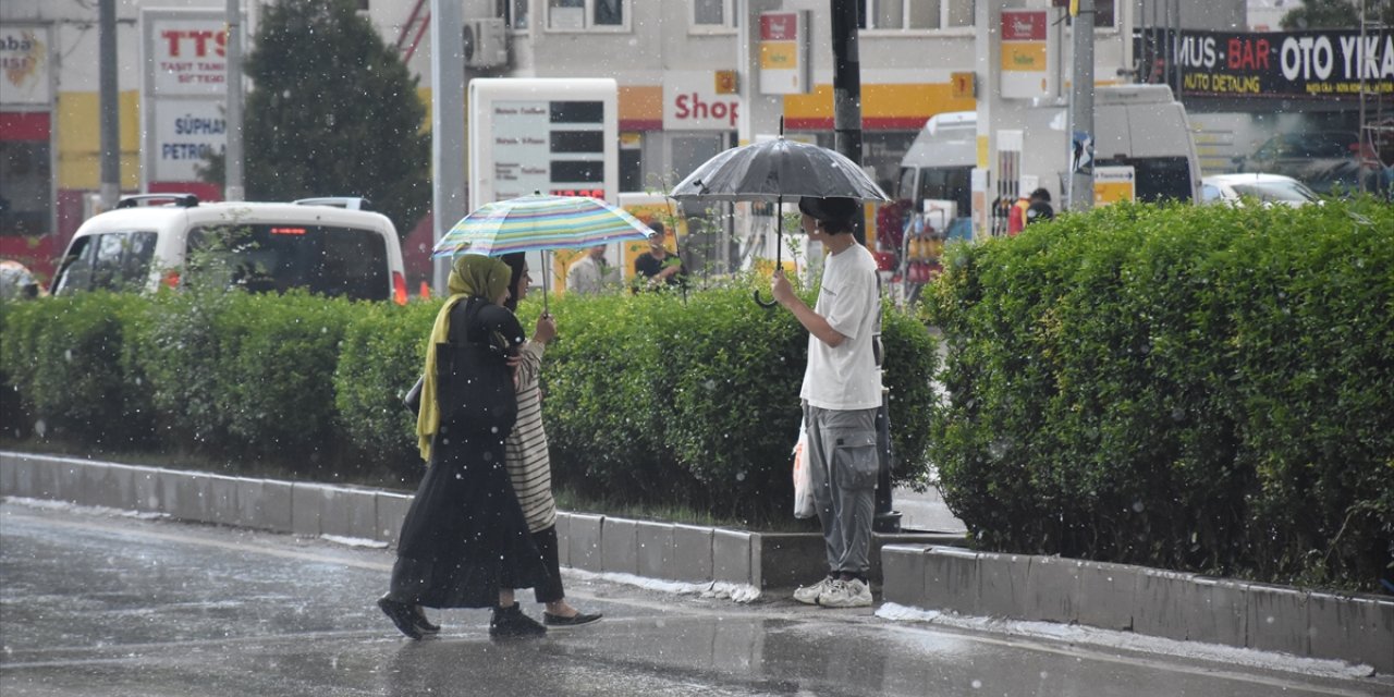 Van'da sağanak etkili oldu