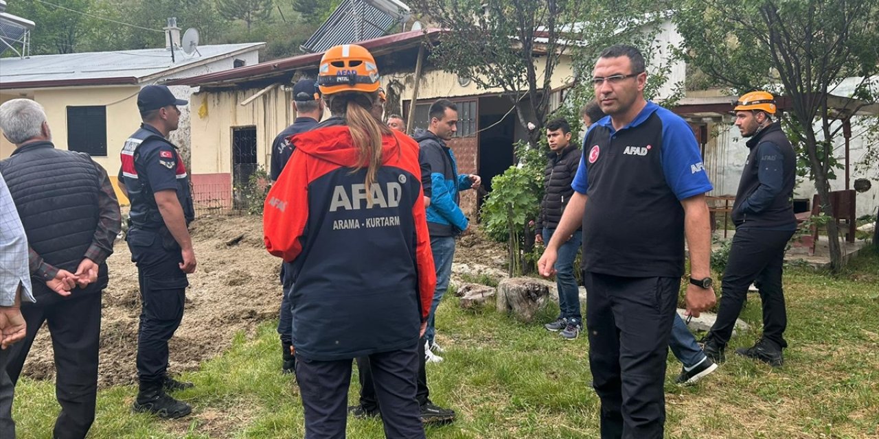 Sivas'ta heyelan nedeniyle 5 ev tahliye edildi