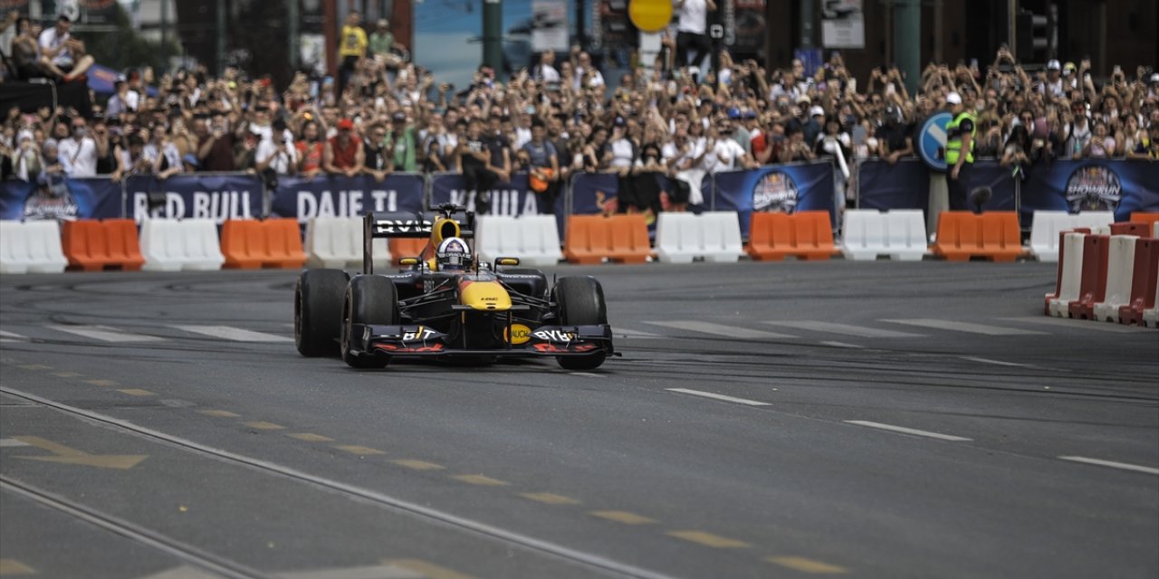 Bosna Hersek'in başkenti Saraybosna'da Formula 1 gösterisi düzenlendi