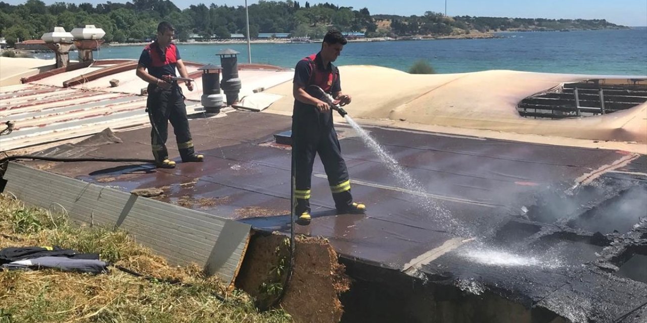 Çanakkale'de bir kafe çıkan yangında hasar gördü