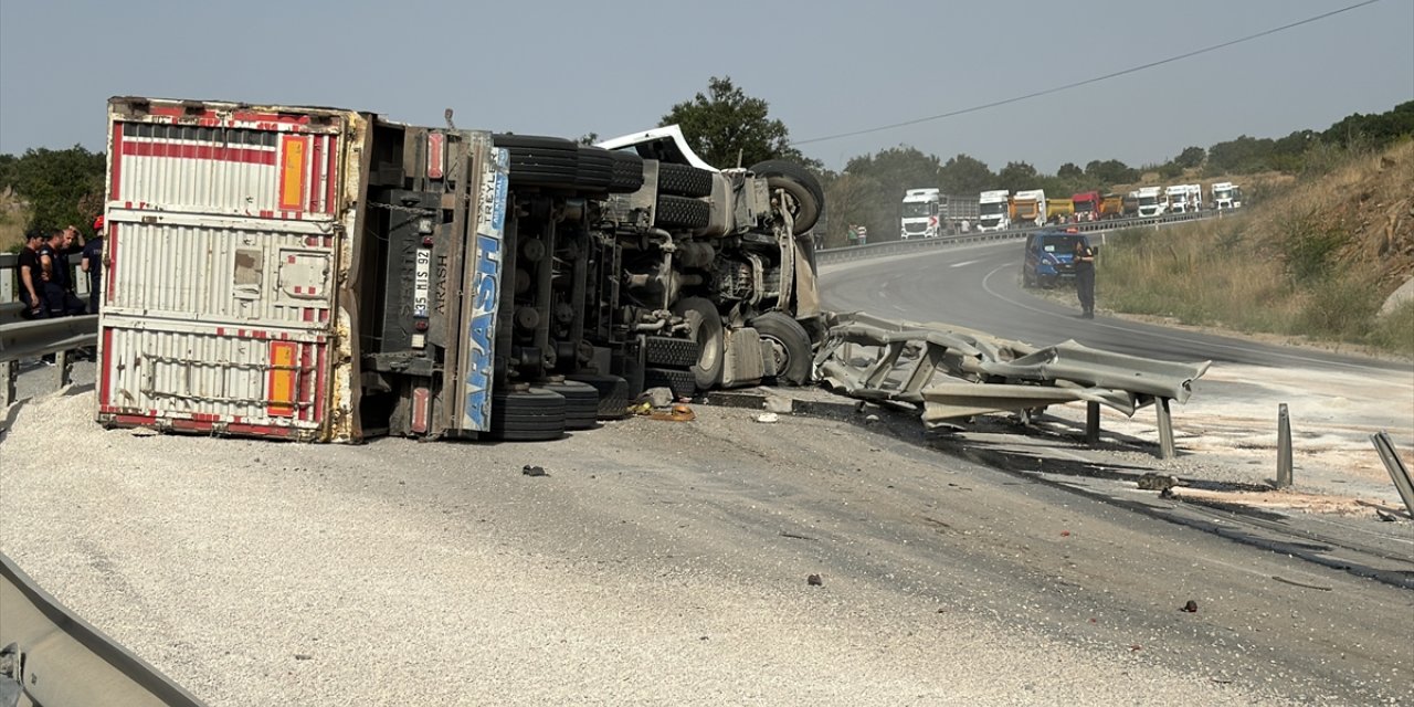 Kırklareli'nde tırın devrilmesi sonucu 1 kişi öldü, 1 kişi yaralandı