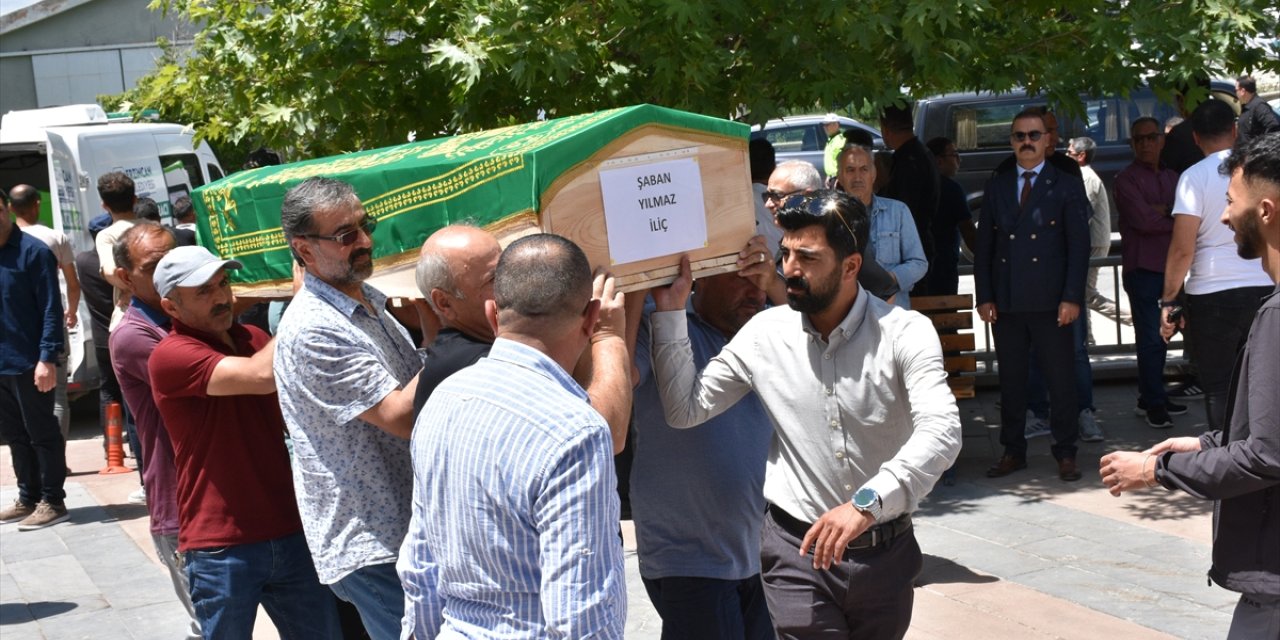 GÜNCELLEME - Erzincan İliç'teki heyelanda toprak altında kalan son 5 işçinin de cenazesine ulaşıldı