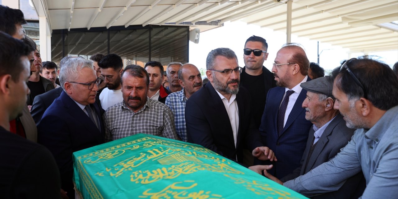 İliç'teki heyelanda hayatını kaybeden işçilerden Şahin'in cenazesi Sivas'ta defnedildi