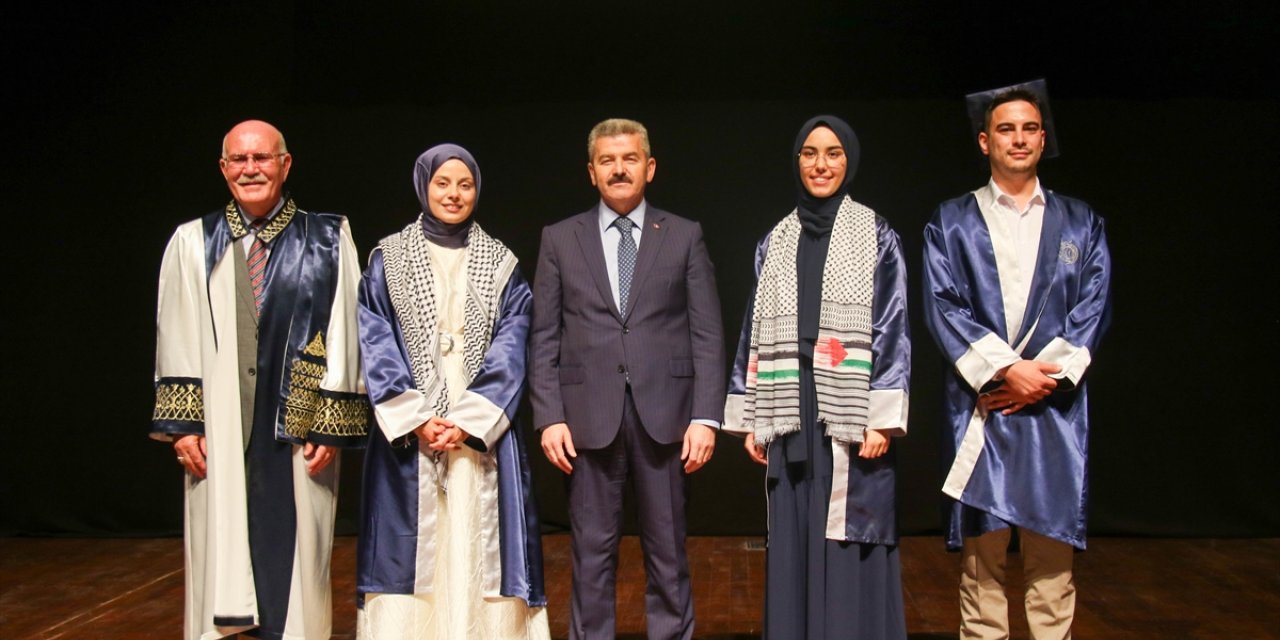 Uşak'taki mezuniyet töreninde üniversite birincisinden Filistin'e destek çağrısı