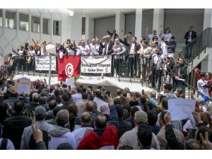 Tunus'ta akademisyenlerden "maaş" yürüyüşü