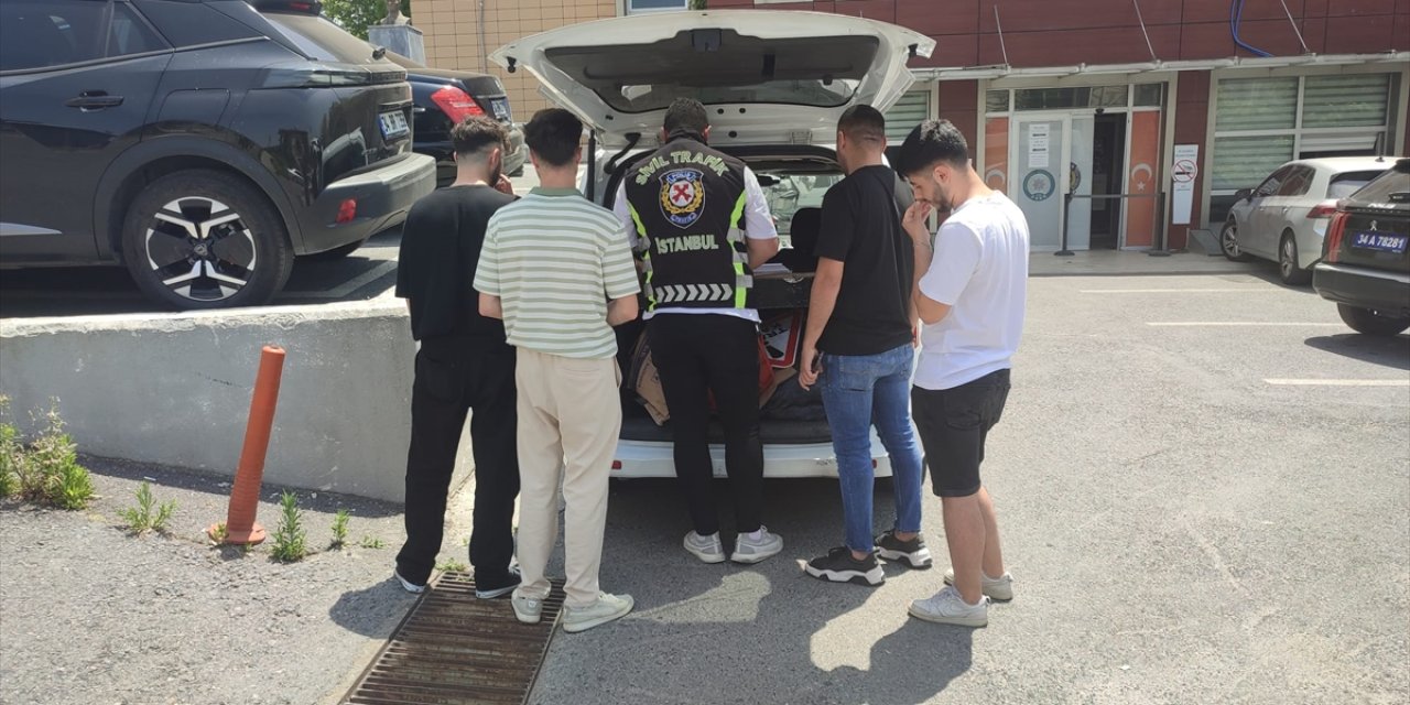 Başakşehir'de düğün konvoyuyla yol kesen 9 sürücüye para cezası
