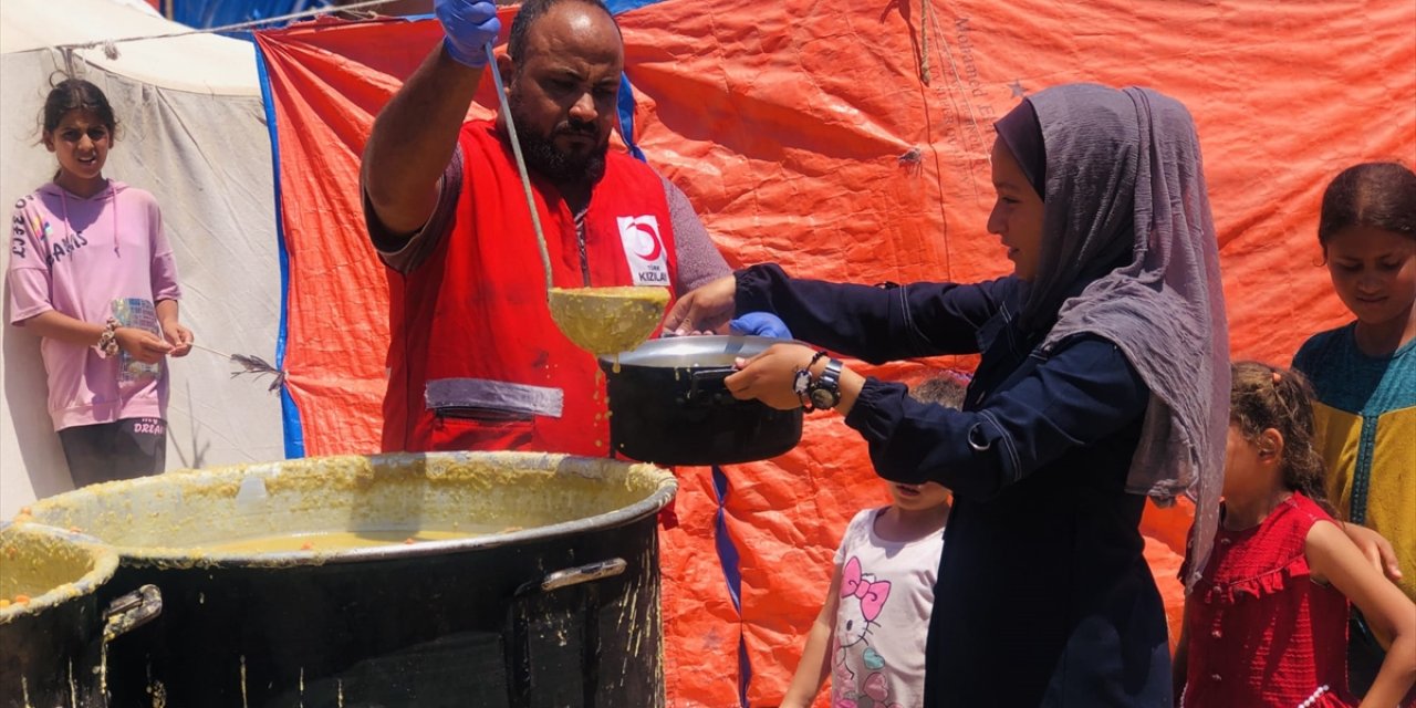 Türk Kızılay, Gazze'de günlük 15 bin kişiye sıcak yemek çıkarıyor