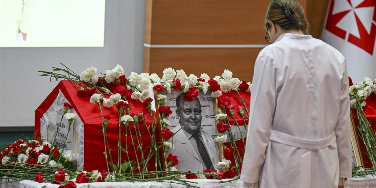 Hayatını kaybeden Prof. Dr. Ali Ayhan için çalıştığı üniversitede tören düzenlendi