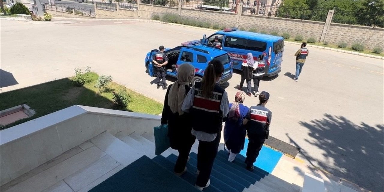 Malatya'da FETÖ operasyonunda 4 zanlı yakalandı