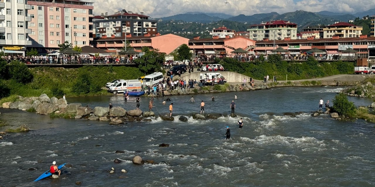 Rize'de yapay gölde akıntıya kapılan 4 kişi yaralı kurtarıldı